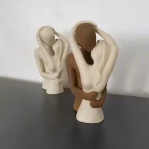 مجسمه سنگی آغوش لومن شاخص