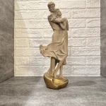 مجسمه آغوش طرح سنگ لومن 11