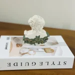مجسمه سنگی دختر پروانه ای لومن 11