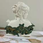 مجسمه سنگی دختر پروانه ای لومن شاخص