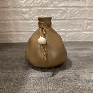 گلدان دفرمه رنگ شنی گالری هنر لومن شاخص
